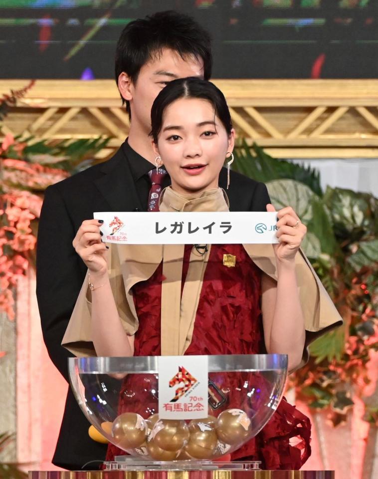 　レガレイラを引き当てた見上愛（撮影・持木克友）