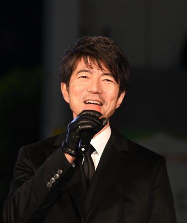 　競馬の思い出を話す仲村トオル（撮影・園田高夫）