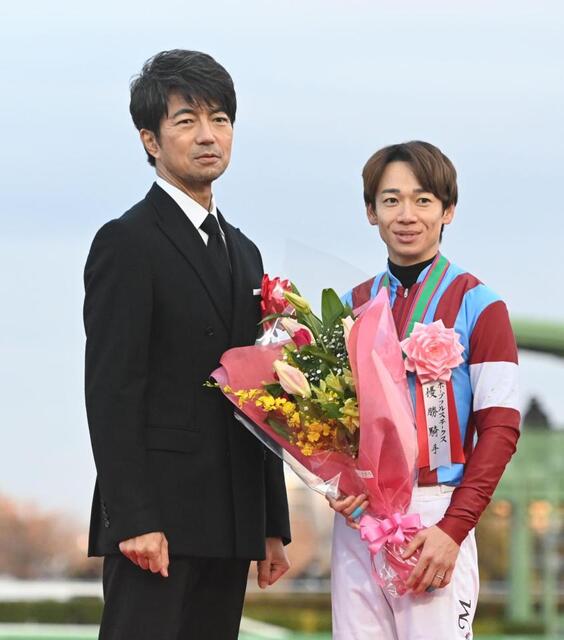 「60歳に見えねぇ」競馬場の俳優に騒然