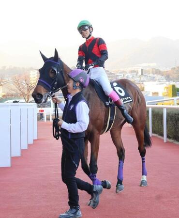 　引き揚げてきた田中健