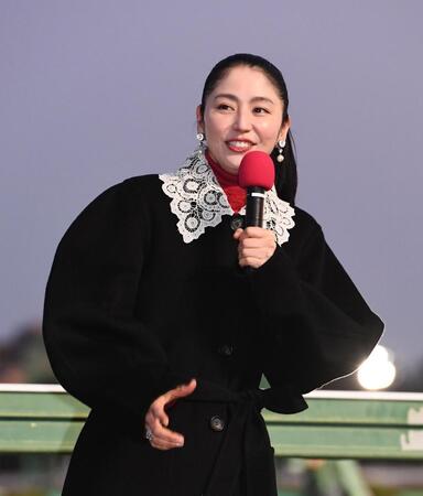 　トークショーで今年やり残したことを発表する長澤まさみ（撮影・園田高夫）