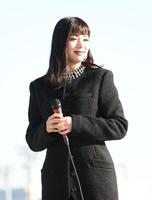 　トークショーを行う池田エライザ