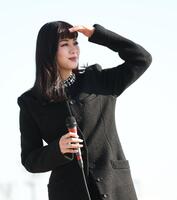 　トークショーする池田エライザ