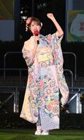 　笑顔でトークをする高橋ひかる（撮影・園田高夫）