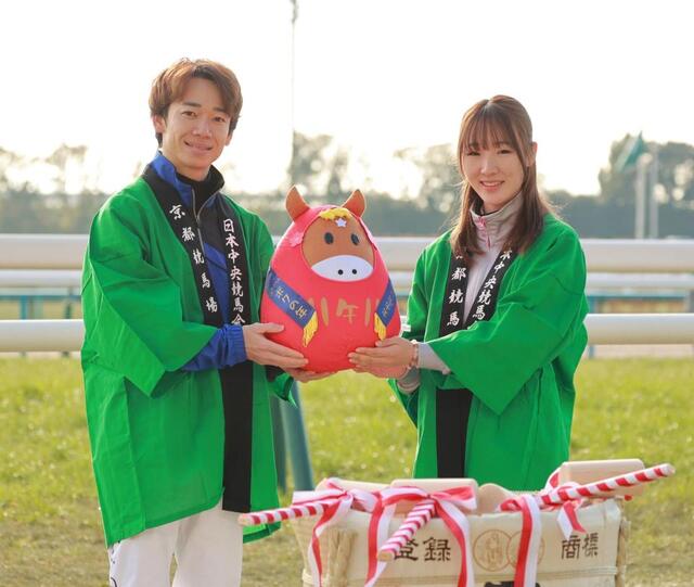 京都競馬場で鏡開き 武豊「午（うま）年ということもあり、全力で