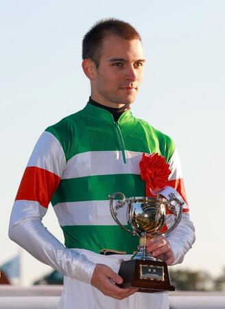 シンザン記念を制したトール・ハマーハンセン＝京都競馬場（撮影・石湯恒介）