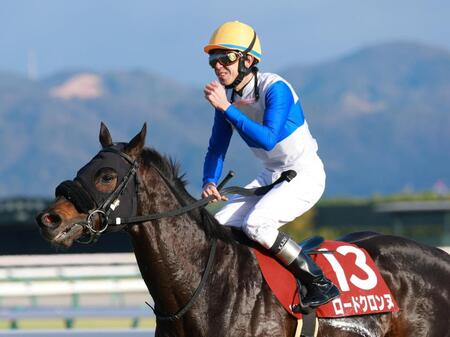 ガッツポーズを見せる横山和生（撮影・石湯恒介）