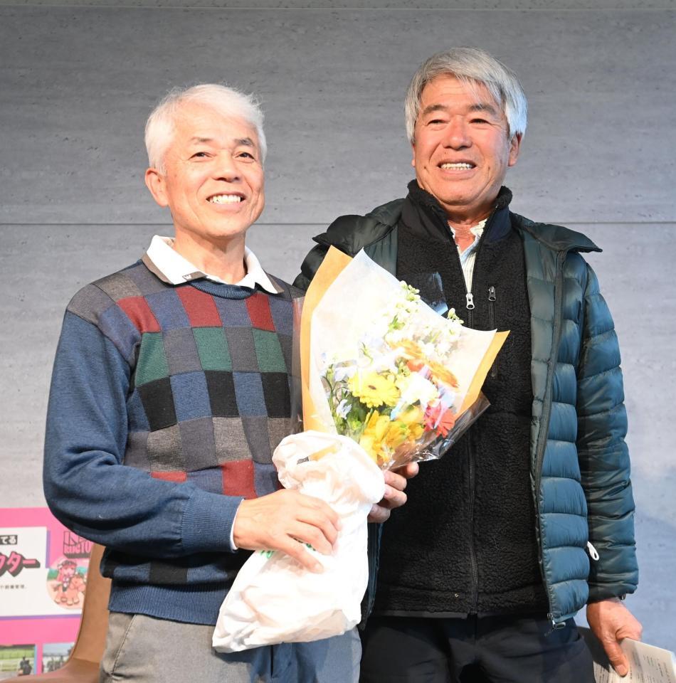 トークショーを行った国枝栄調教師（左）と藤沢和雄氏（撮影・園田高夫）