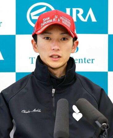 　共同インタビューに答える坂井