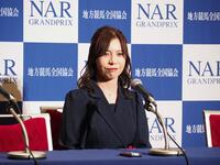 「ＮＡＲグランプリ２０２５」表彰式で特別賞を受賞した宮下瞳元騎手（現調教師）