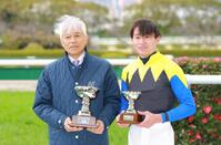 松籟Ｓを制した国枝栄師（左）と岩田望来（撮影・石湯恒介）