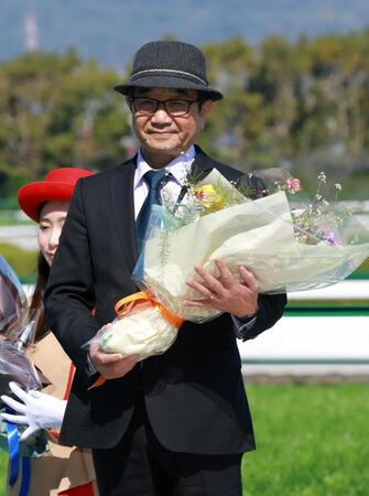 定年を迎える佐々木晶三師（撮影・石湯恒介）