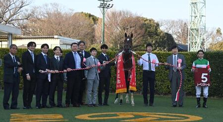 １１Ｒ中山記念を制したレーベンスティールと戸崎（撮影・持木克友）