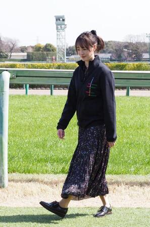 引退する根本康広調教師のセレモニーに駆け付けた藤田菜七子元騎手