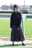 引退する根本康広調教師のセレモニーに駆け付けた藤田菜七子元騎手