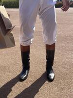 中山５Ｒをサザンテイオーで勝利した長浜鴻緒騎手がこの日履いていたのは、引退する根本康広調教師が87年にメリーナイスで日本ダービーを制した際に着用していたブーツ