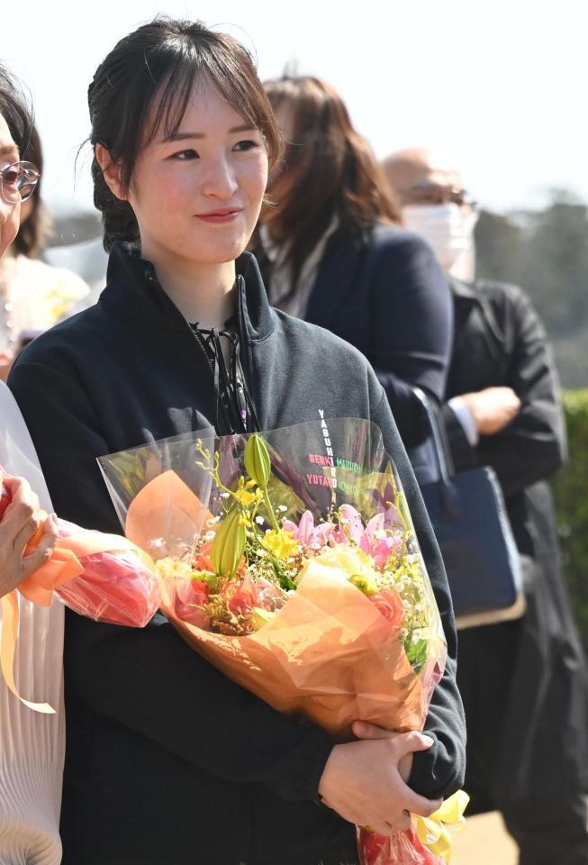 セレモニーに登場した藤田菜七子＝中山競馬場（撮影・持木克友）