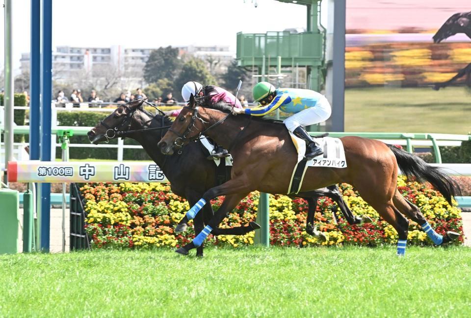 ５Ｒ３歳未勝利を勝ったサザンテイオー（撮影・持木克友）