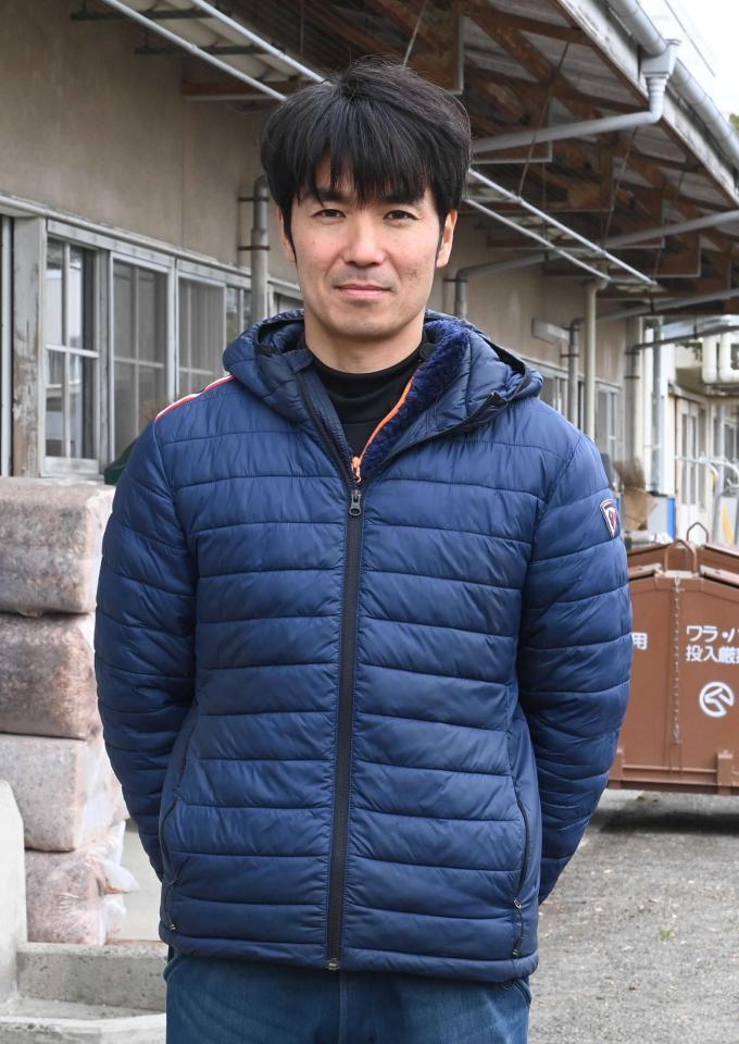 　秋本大介調教師＝美浦トレセン（撮影・園田高夫）