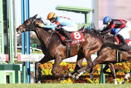 　バステールの首筋をなでる川田