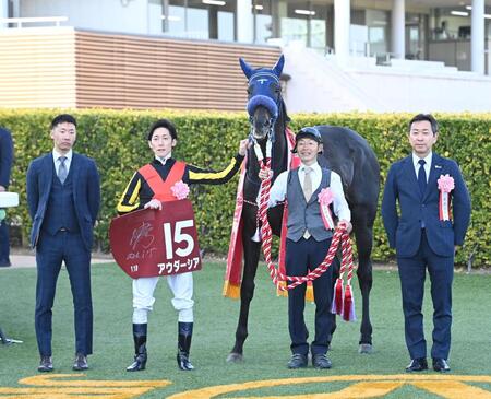 スプリングＳを制したアウダーシアと津村（撮影・持木克友）