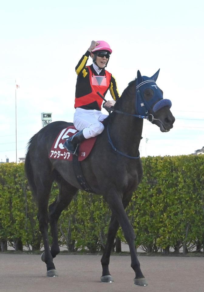 スプリングＳを制したアウダーシアと津村（撮影・持木克友）