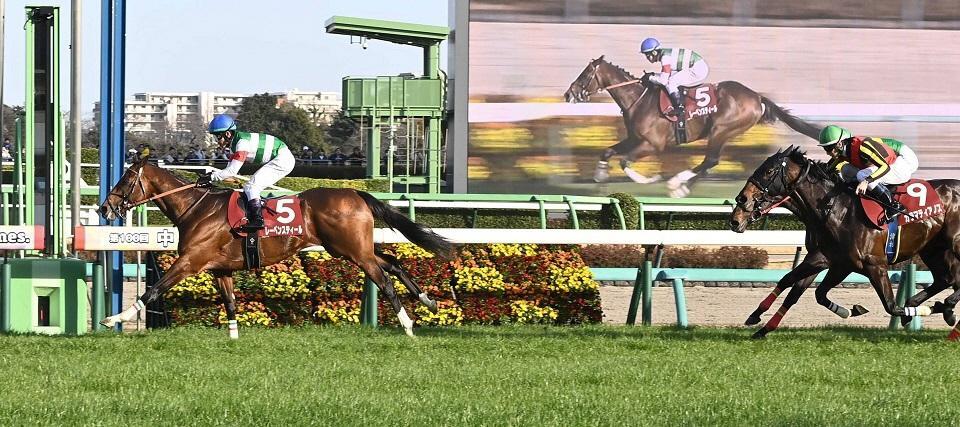 中山記念を制したレーベンスティール＝３月１日