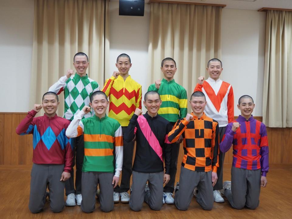 修了会見を行った地方競馬第１０７期騎手候補生たち