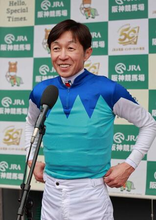 インタビューで『何の記録でしたっけ？』ととぼける（撮影・石湯恒介）