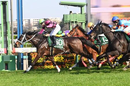 フラワーＣを制したスマートプリエール（左）