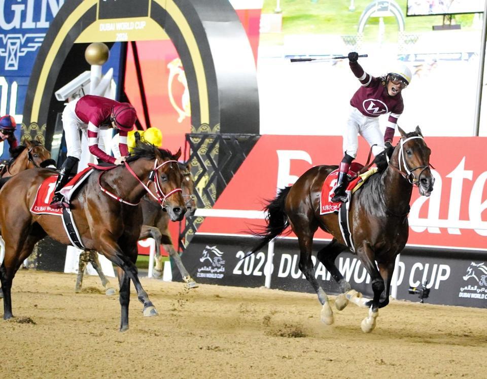 ドバイワールドＣで２着に敗れたフォーエバーヤング（左）と勝ったマグニチュード（撮影・平松さとし）