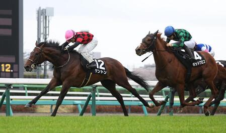 ポッドクロスを振り切るケントン（左）