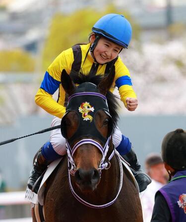 モアリジットと古川奈穂（撮影・石湯恒介）