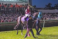 石神深一騎手を背に引退式をおこなったオジュウチョウサン（２２年）