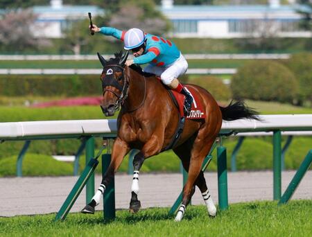 マイペースの逃げで押し切るエンブロイダリー（撮影・石湯恒介）