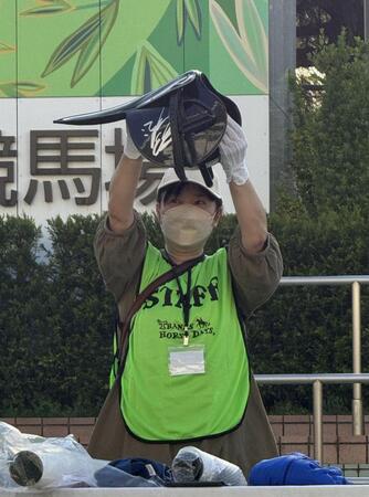 引退競走馬支援のためのチャリティーオークションで最高額で落札された長浜鴻緒騎手の鞍