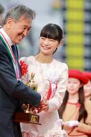 プレゼンターを務めた見上愛（撮影・石湯恒介）