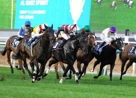 アルクオーツスプリントで惜しくも２着に敗れた鮫島駿とルガル（中央）＝撮影・平松さとし