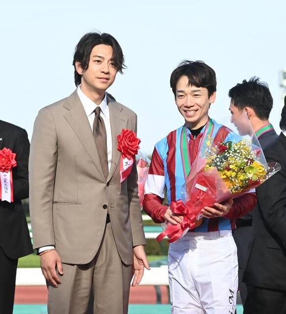 中山競馬場降臨の人気俳優の姿に騒然