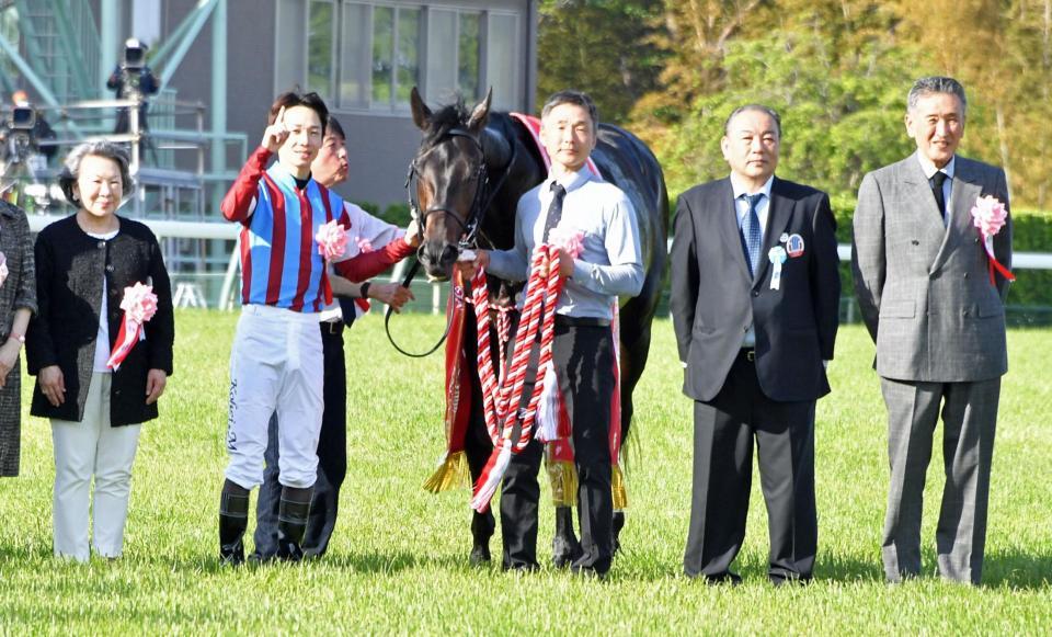 皐月賞を制したロブチェンと松山