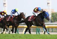 堂々抜け出すラフターラインズ（右）