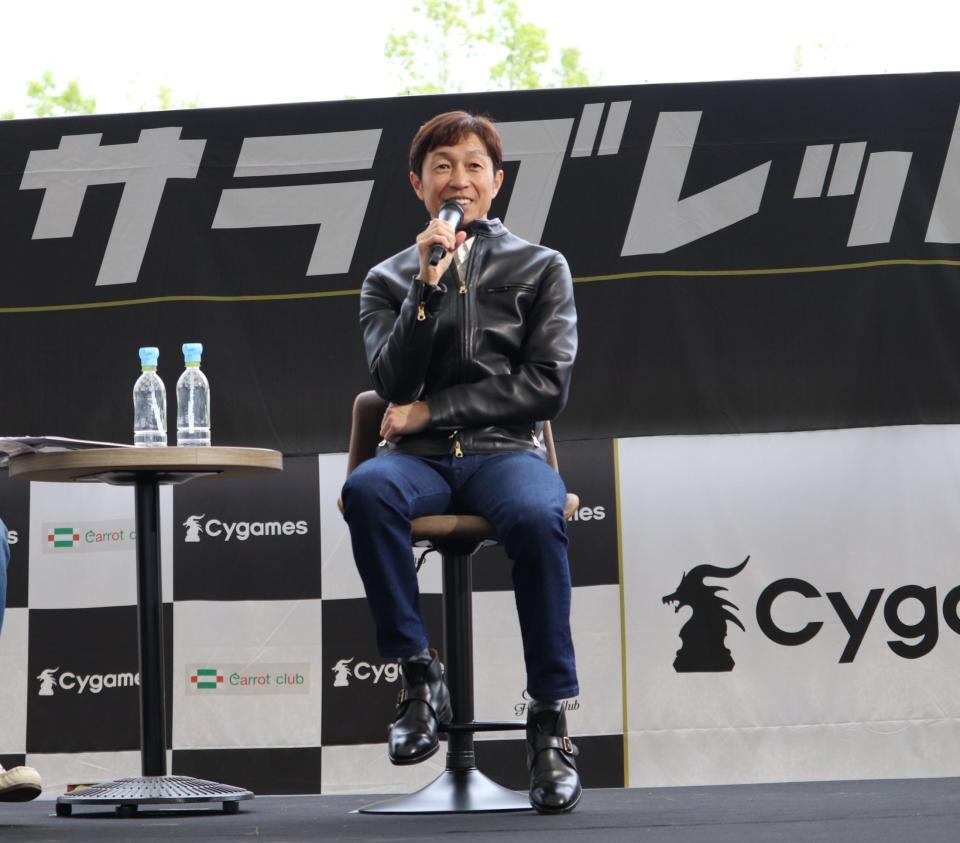 トークショーを行う武豊