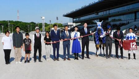 兵庫優駿を制覇したゴッドフェンサーと関係者（撮影・中山伸治）