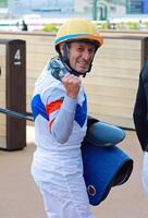 日本復帰後初勝利を挙げたミルコ・デムーロ（撮影・石湯恒介）