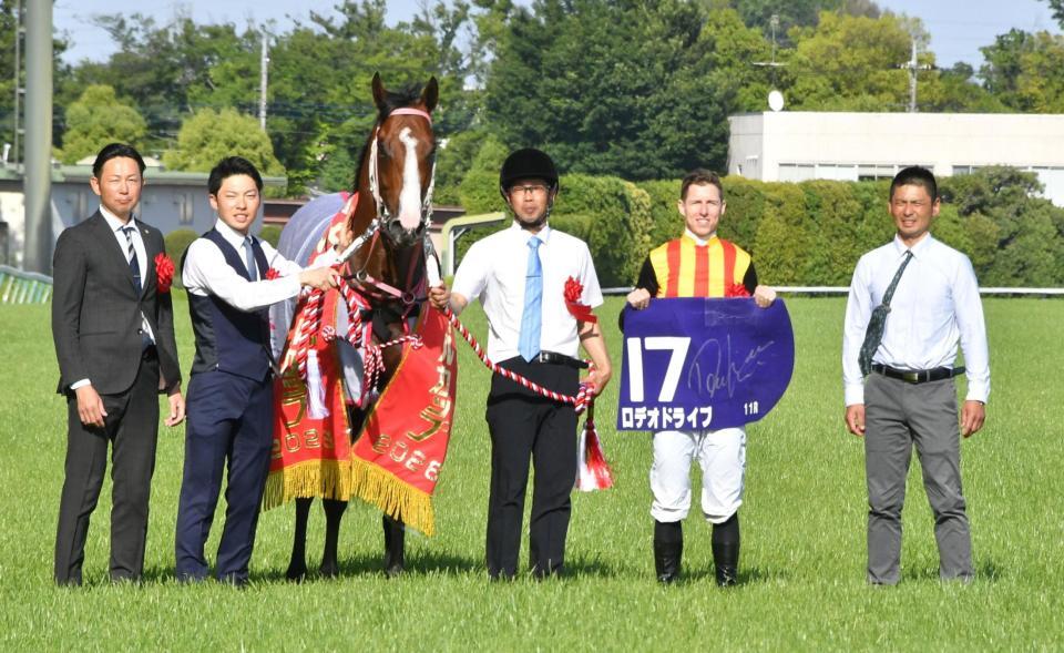 ＮＨＫマイルＣを制したロデオドライブとレーン（撮影・持木克友）