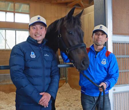 Ｇ１に臨む橋田師（左）とアイサンサン、右は担当の三山助手（撮影・石湯恒介）
