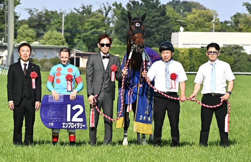 ヴィクトリアマイルを制したエンブロイダリーとＣルメール（撮影・持木克友）