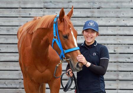 オークスに挑む今村聖奈とジュウリョクピエロ＝栗東トレセン（撮影・石湯恒介）