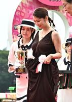 プレゼンターとして登壇する倉科カナ（撮影・持木克友）