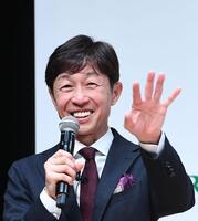 トークでイベントを盛り上げる武豊騎手（撮影・園田高夫）